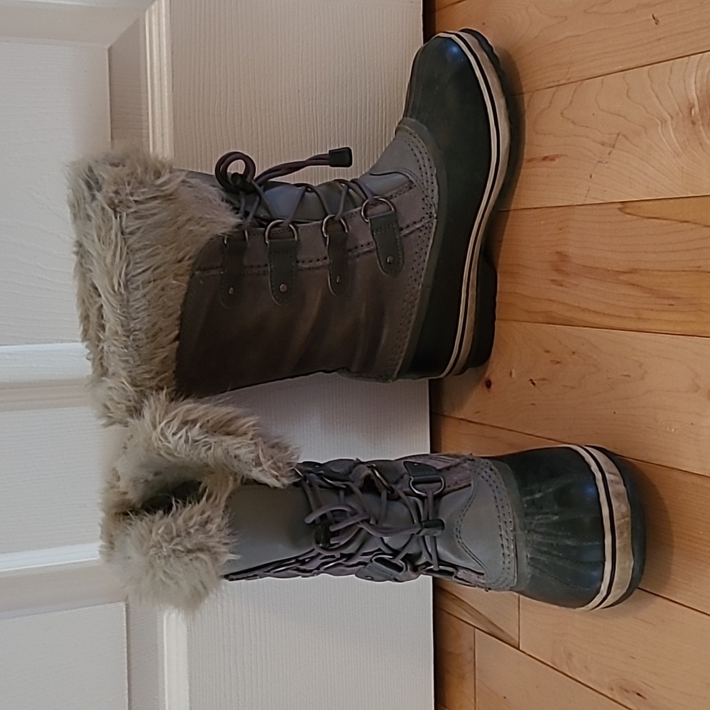 Youth size 5 Sorel winter boots